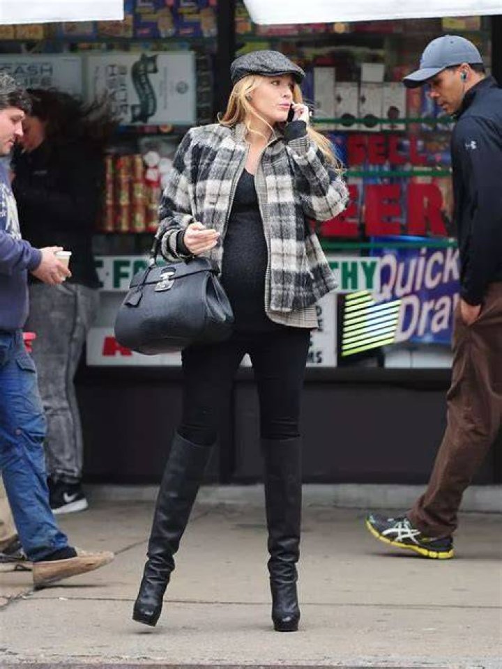 Blake Lively shows off smoking hot bikini body 10 months after giving birth to daughter James