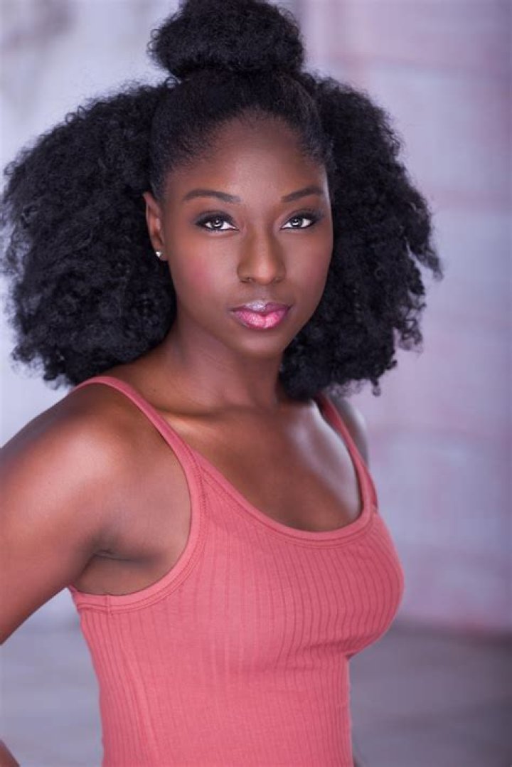 Making waves: The actress worked a head full of long, loose and romantic ringlets